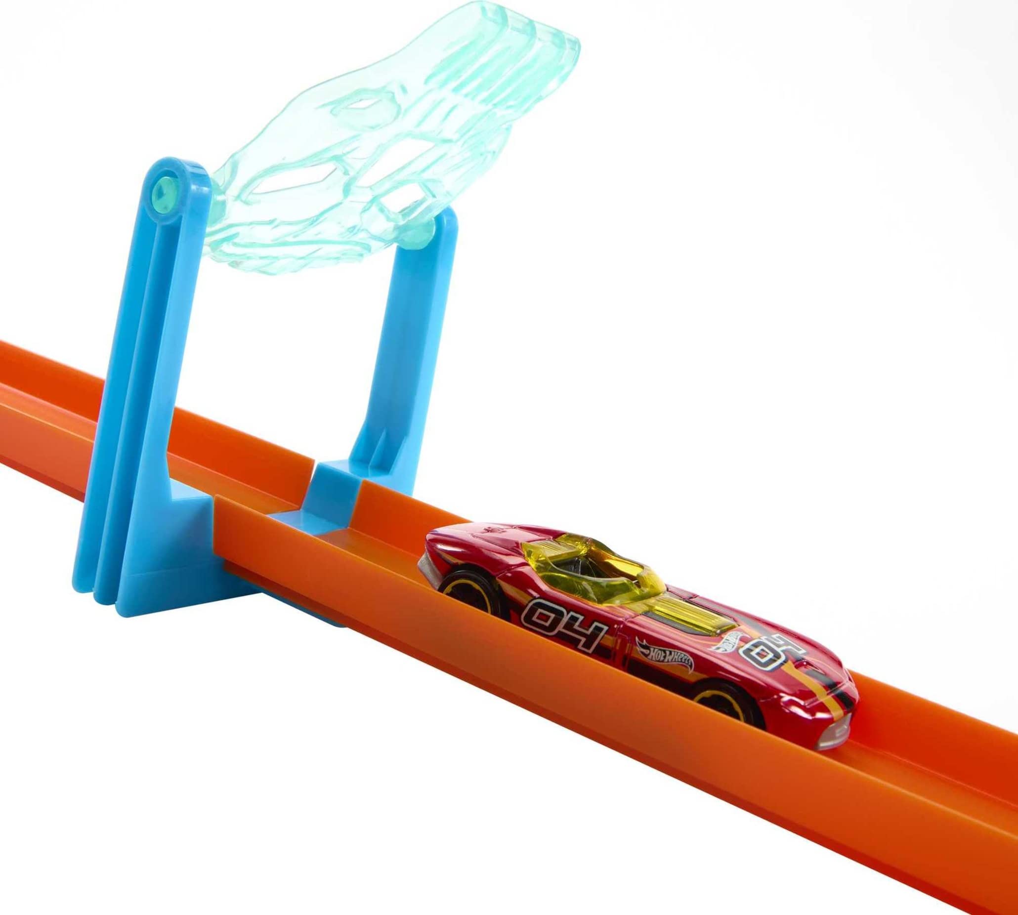 Hot Wheels Ice Crash Pack ice-themed flippers enable exciting stunts.