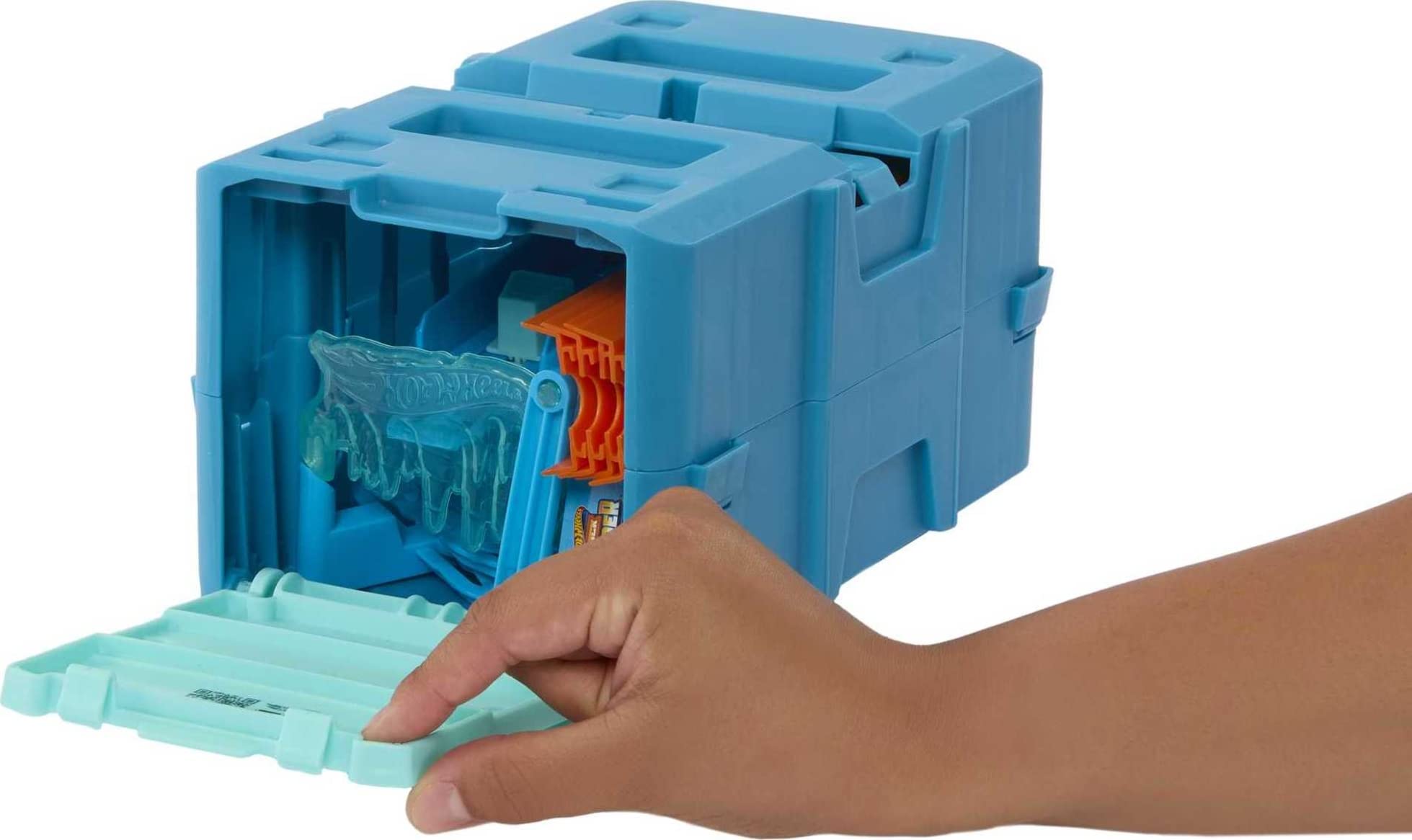Hot Wheels Ice Crash Pack ice wall adds dramatic crashing visuals.