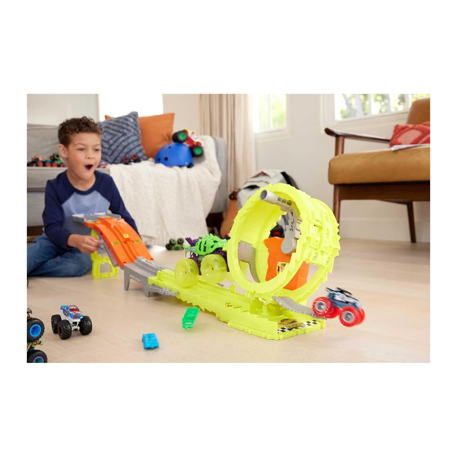 Hot Wheels Bone Shaker 1:64-scale racing on track for exciting play.