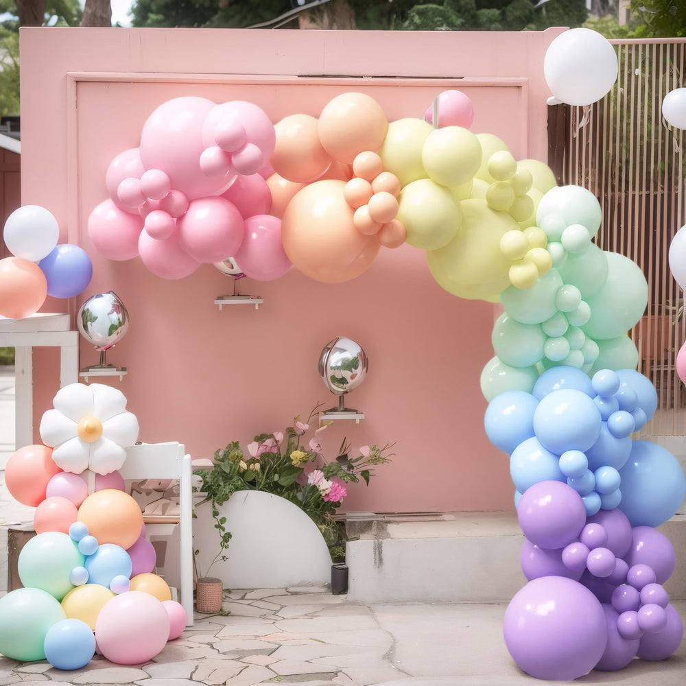 House of Party durable latex balloons resist deflation for long lasting decor.
