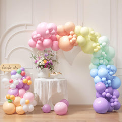 House of Party helium or air inflation enables versatile garland styling.