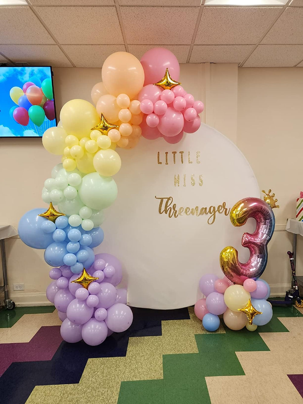 House of Party unicorn theme decor balloons appeal to kids.