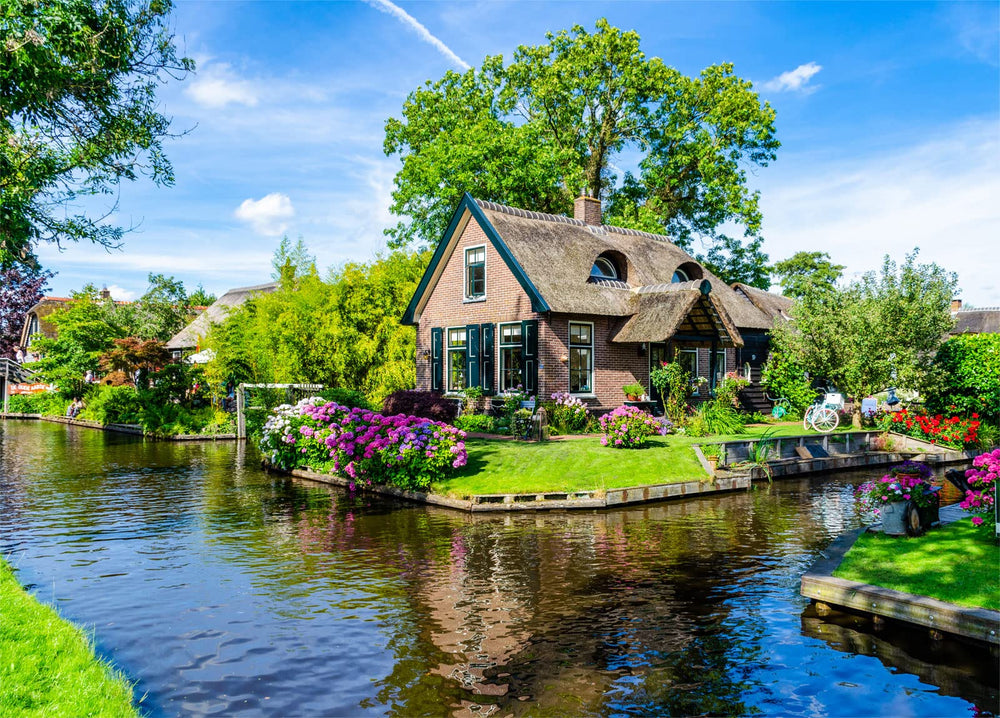 HUADADA Giethoorn village puzzle with 1000 pieces and vibrant colors that interlock securely.