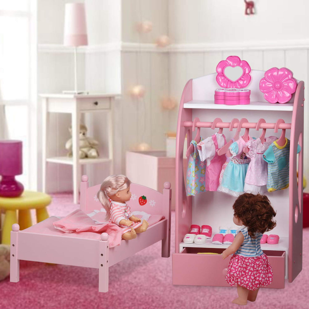 Huang Cheng Toys doll comb for easy styling and pretend grooming.