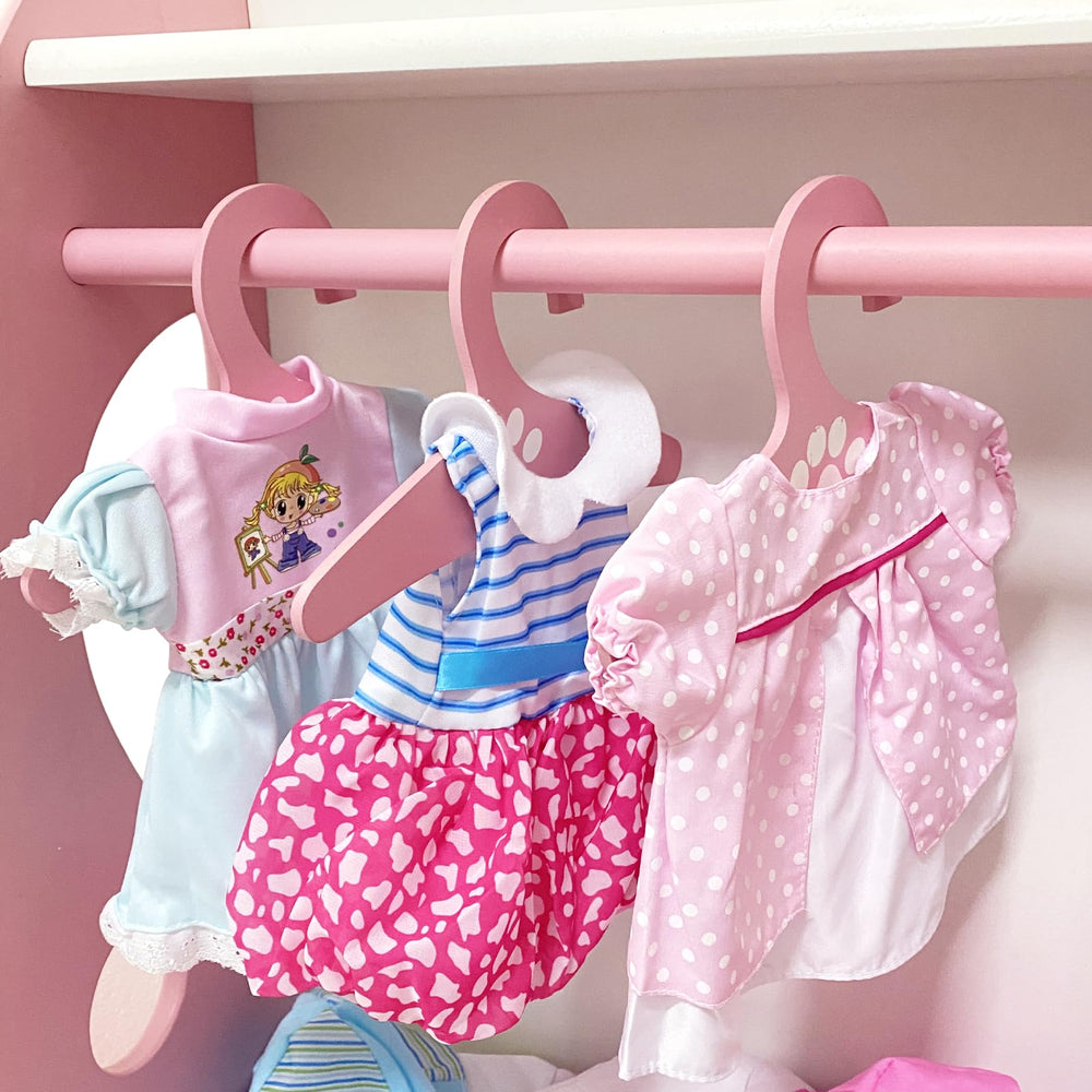 Huang Cheng Toys doll mirror accessory helps little designers perfect outfits.