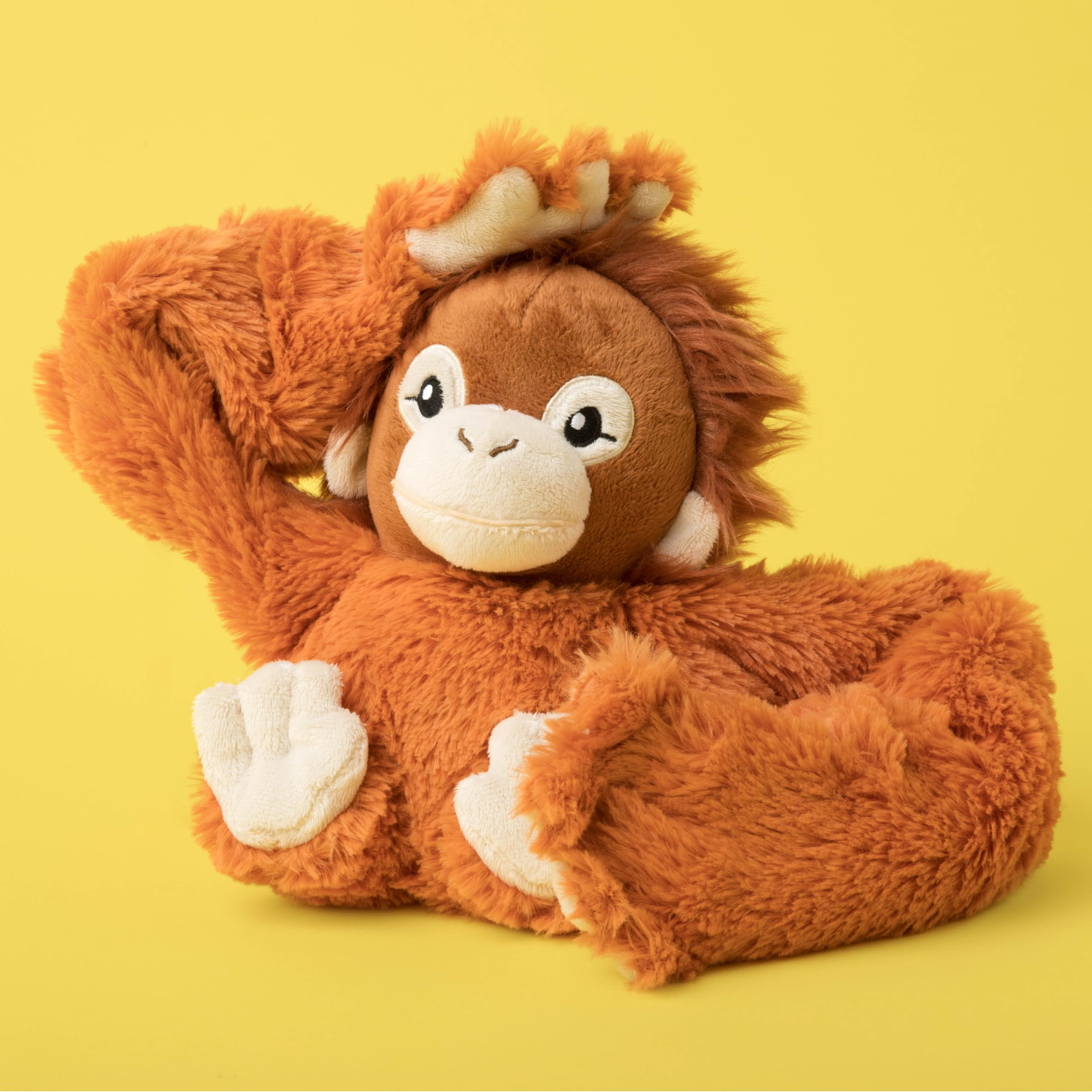 HUGIMALS Ollie freezable cooling offers refreshing relief on hot days.
