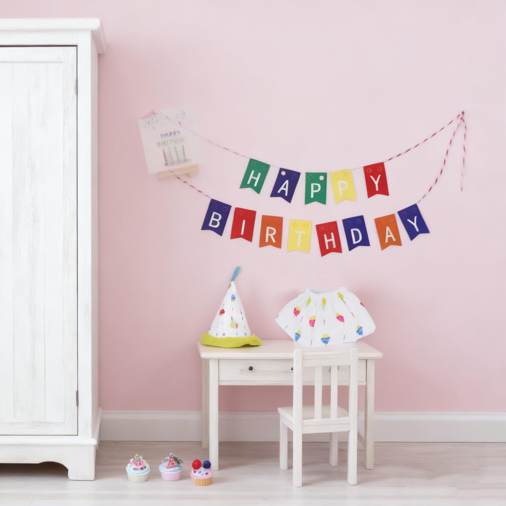 i-Beeboo display stand to showcase outfits and decor
