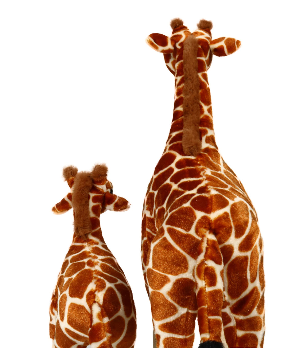 Ice King Bear mom and baby giraffes in one cozy duo for pretend play.