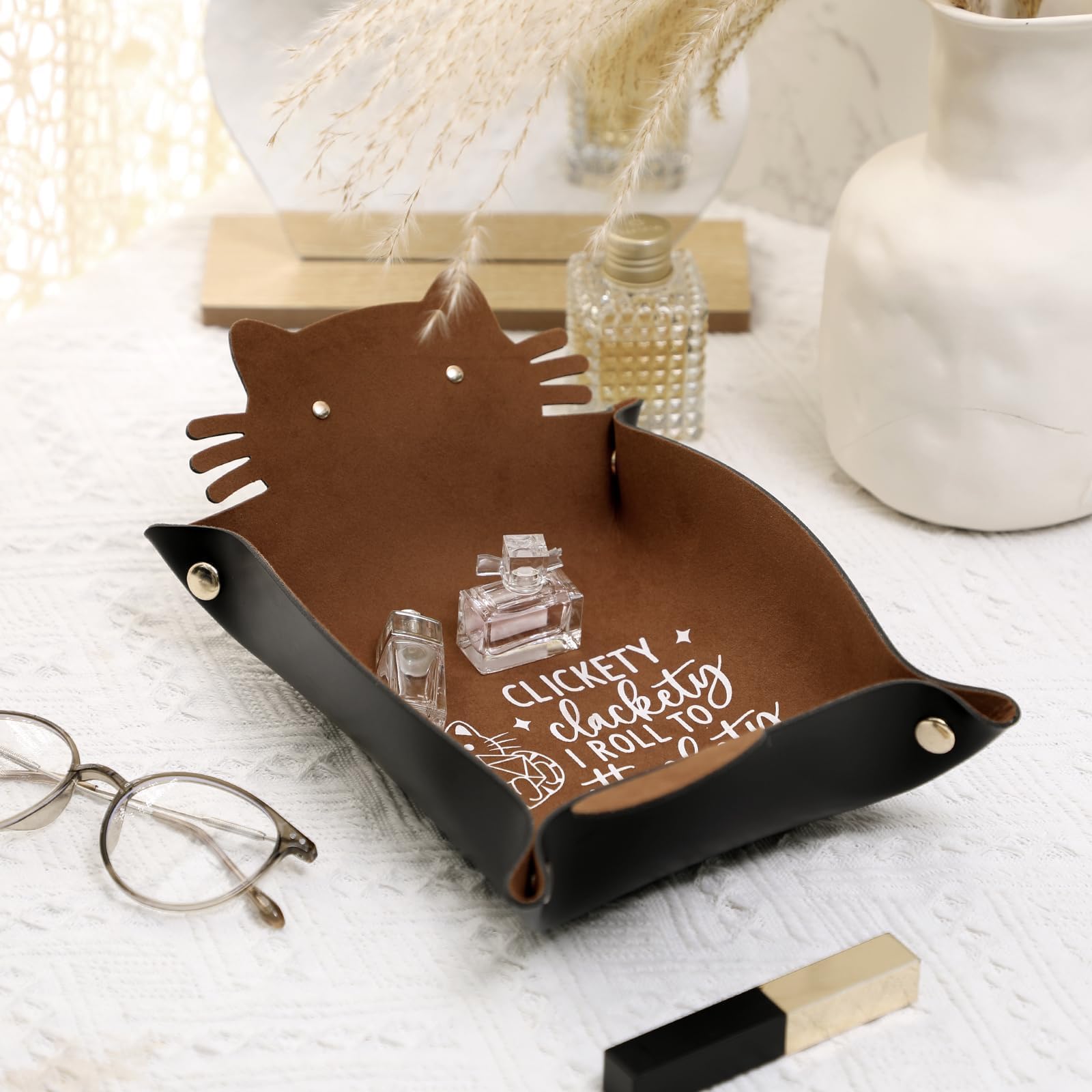 ICoDeesse cat dice tray compact storage keeps items organized.