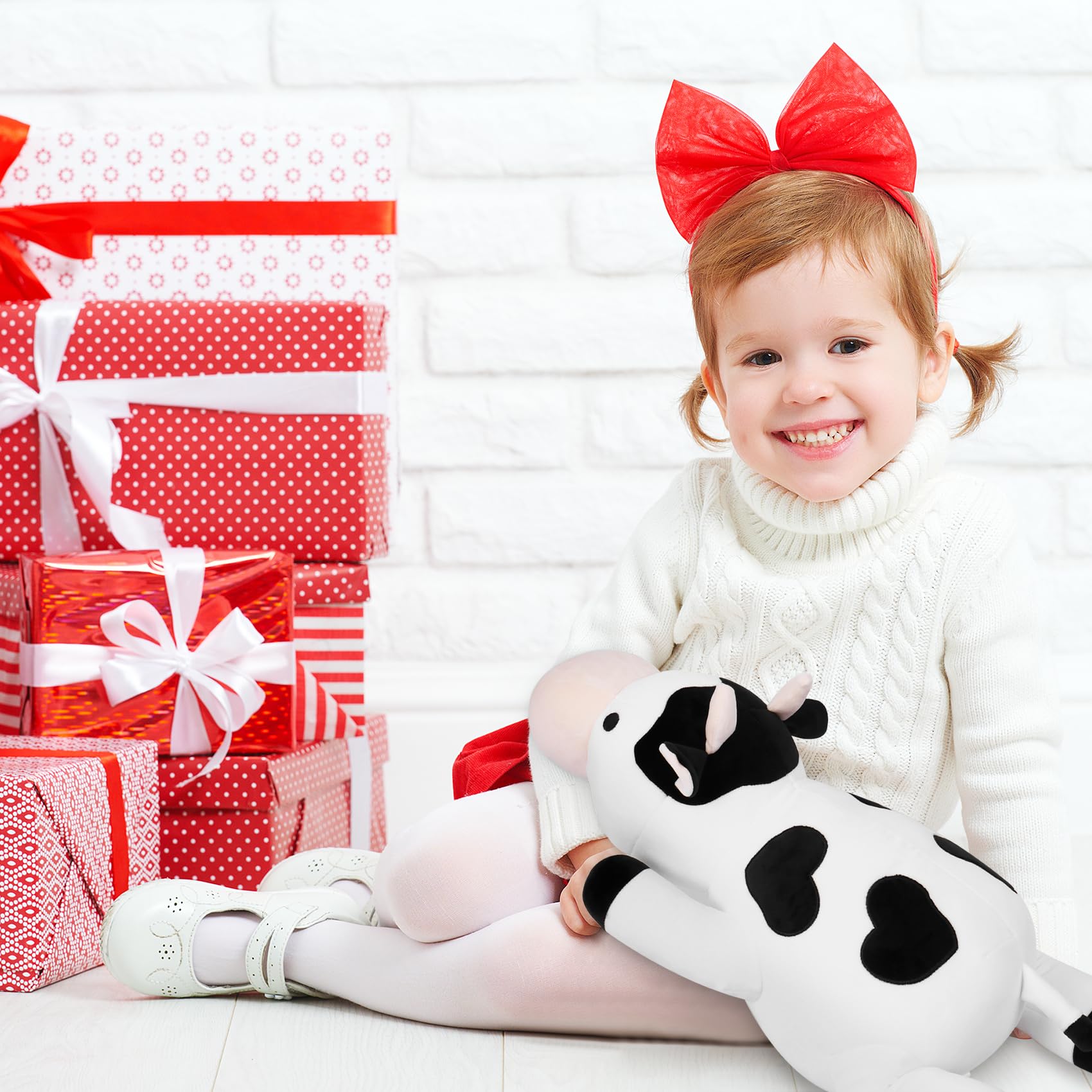 IdeaMeme Cow Weighted Plush makes a thoughtful gift for all ages.