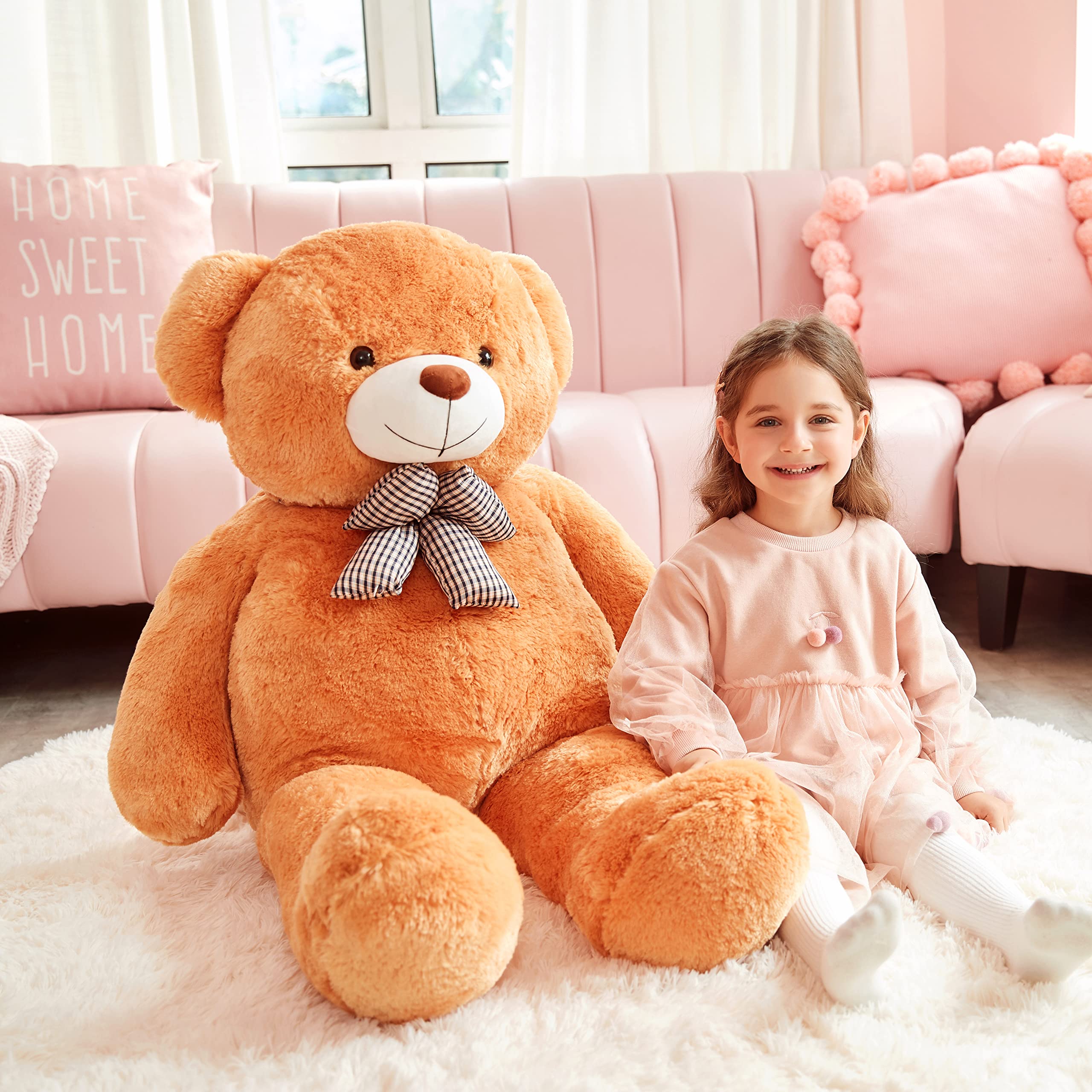 IKASA giant bear adds a warm decorative touch.