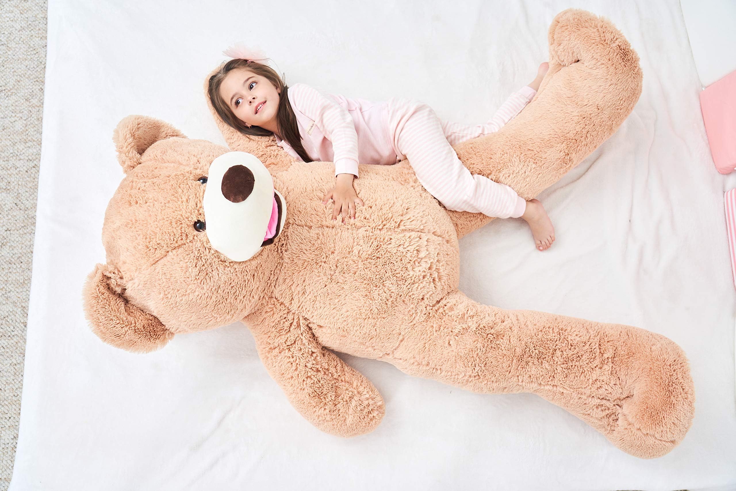 IKASA kid-friendly giant bear invites hugs and play