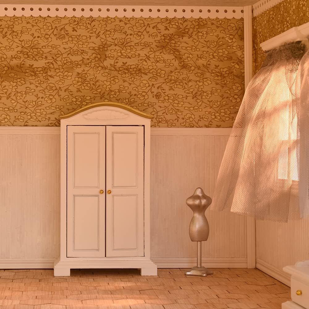 iLAND Brewster style fusiform accents decorate key pieces for vintage realism