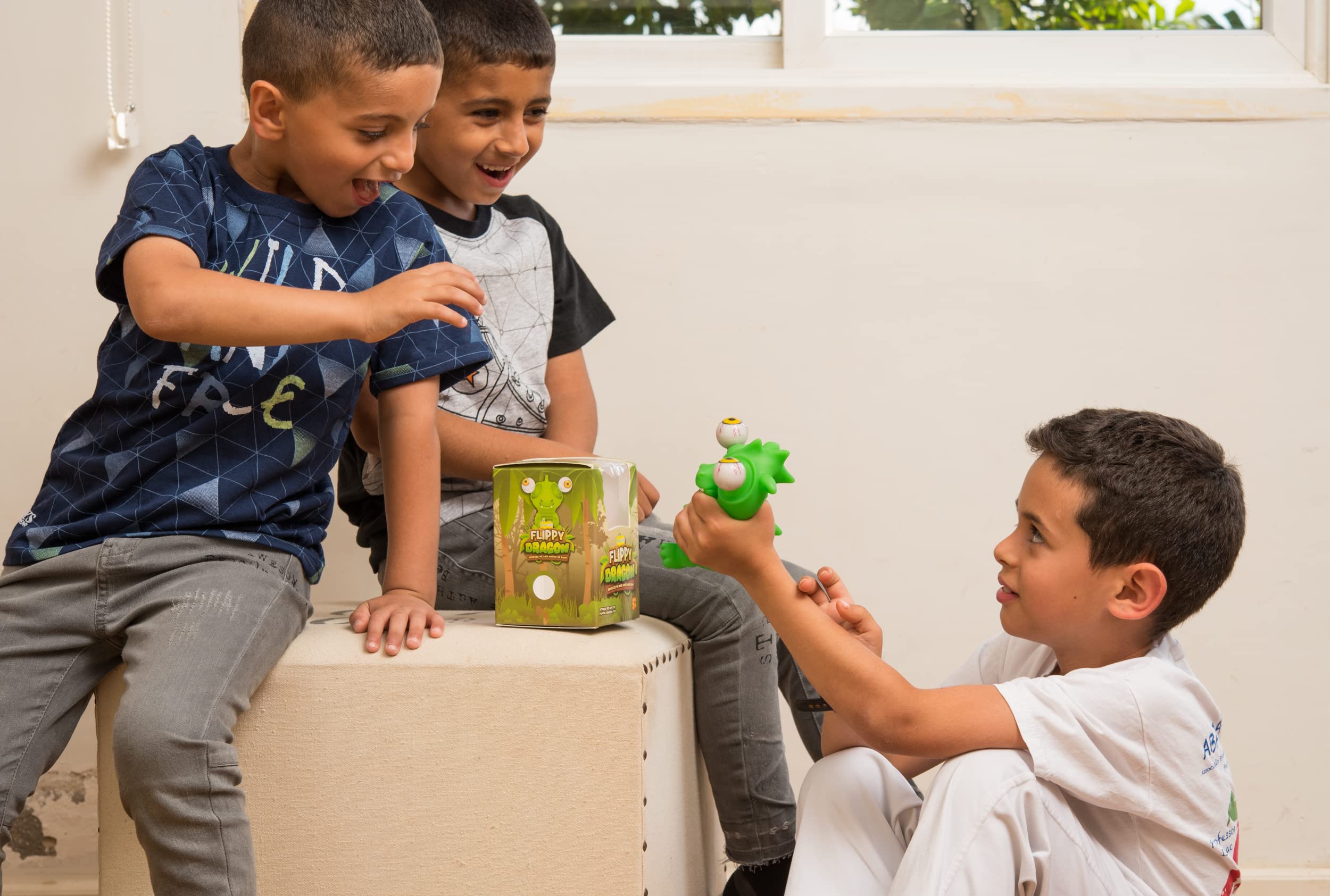 IPIDIPI TOYS Flippy Dragon Halloween goodie bag addition for playful treats.