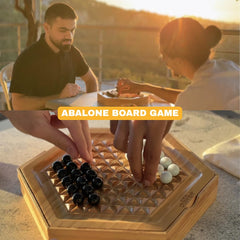 Jackaroo World Abalone compact travel case enables gaming on trips