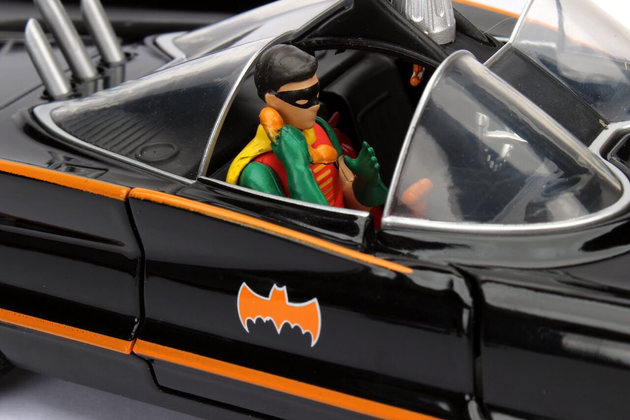 Jada Batmobile metal-plastic build highlights craftsmanship