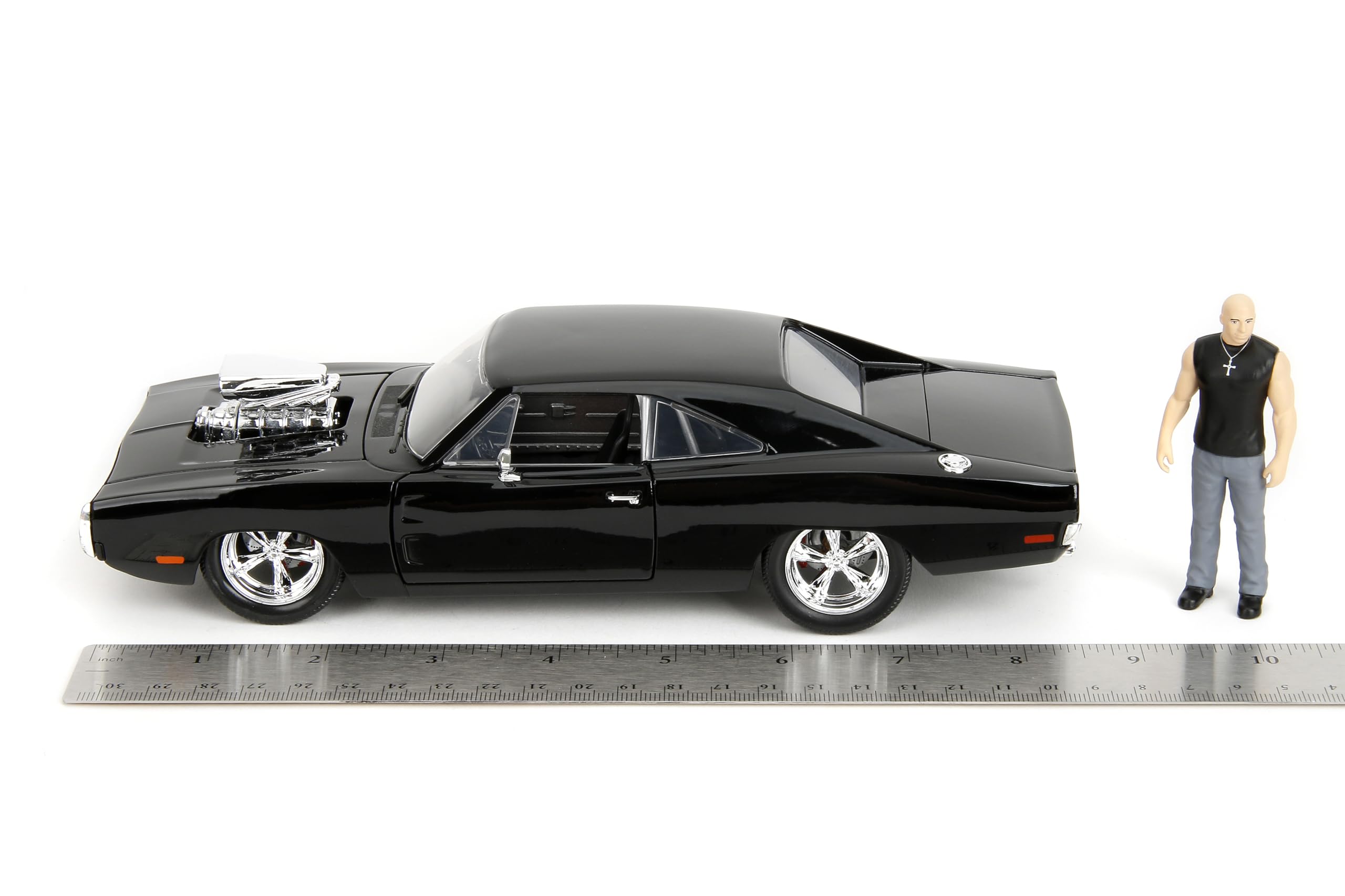 Jada 1:24 scale model offers durable play and premium display options.