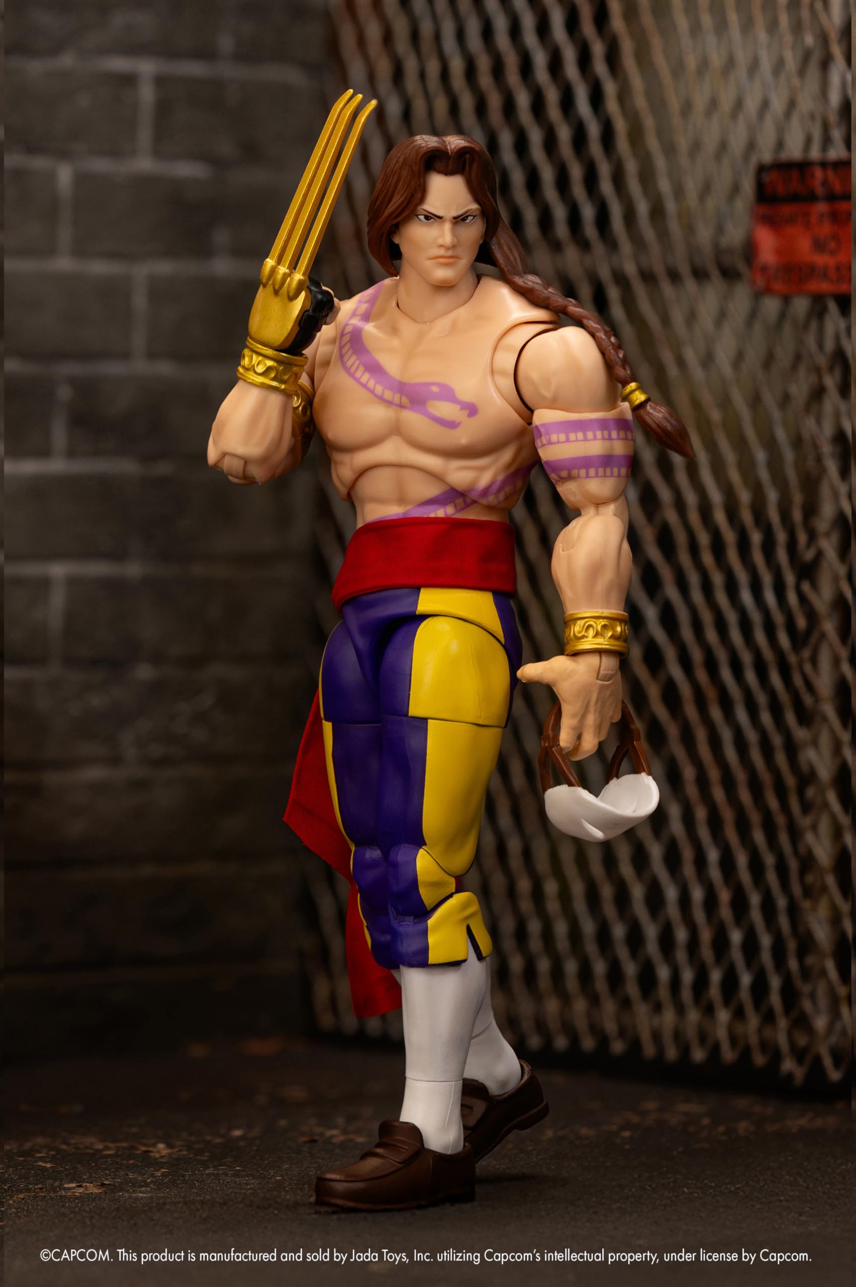 Dynamic claw effect piece enhances action pose possibilities.