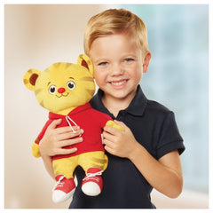 Press Daniel's paw to hear friendly phrases and songs for playful learning.