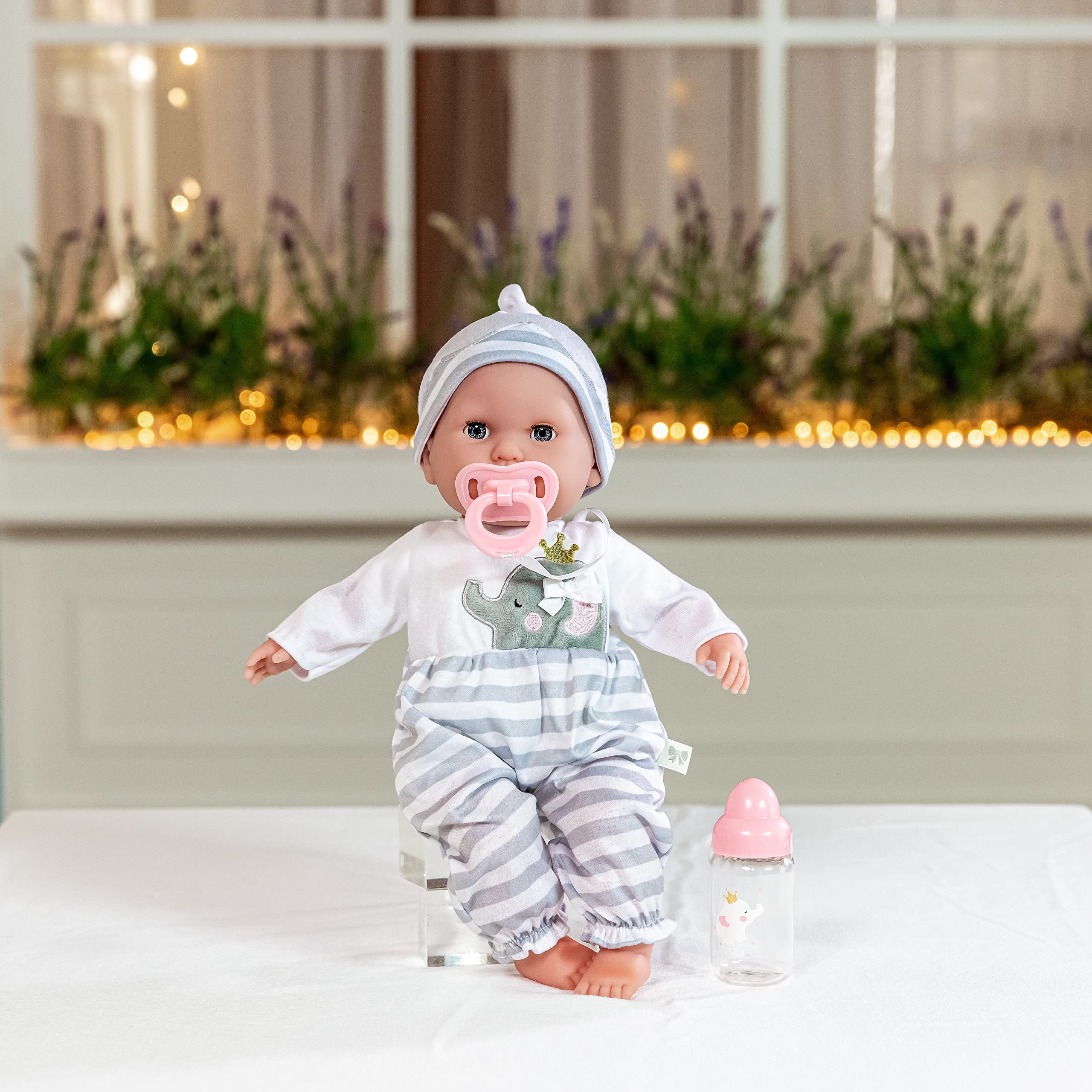 Washable clothes keep playtime tidy and reusable.