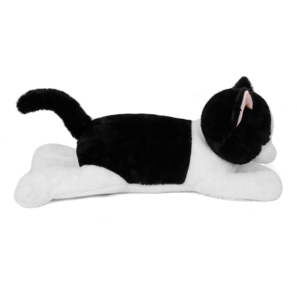 JellyMallow cuddling cat-plush hug scene demonstrates cozy companionship for naps.