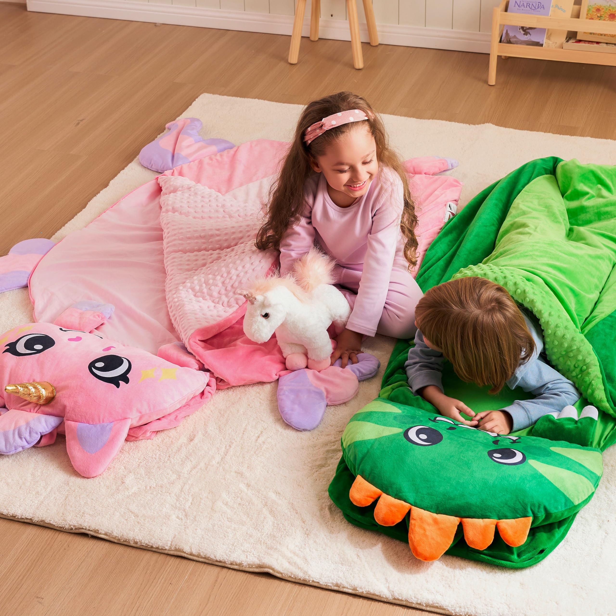 Joiedomi blanket and quilt with zippered design for extra warmth.