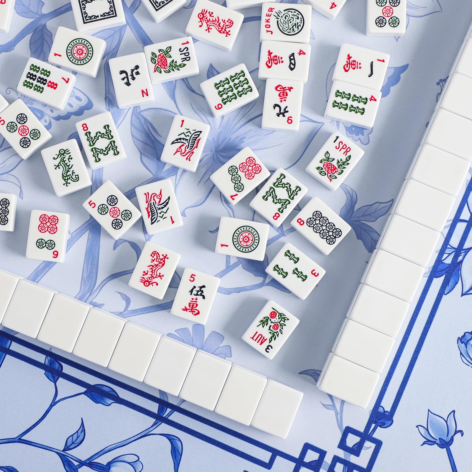 Jongyance mahjong mat with noise-reduction backing reduces table clatter