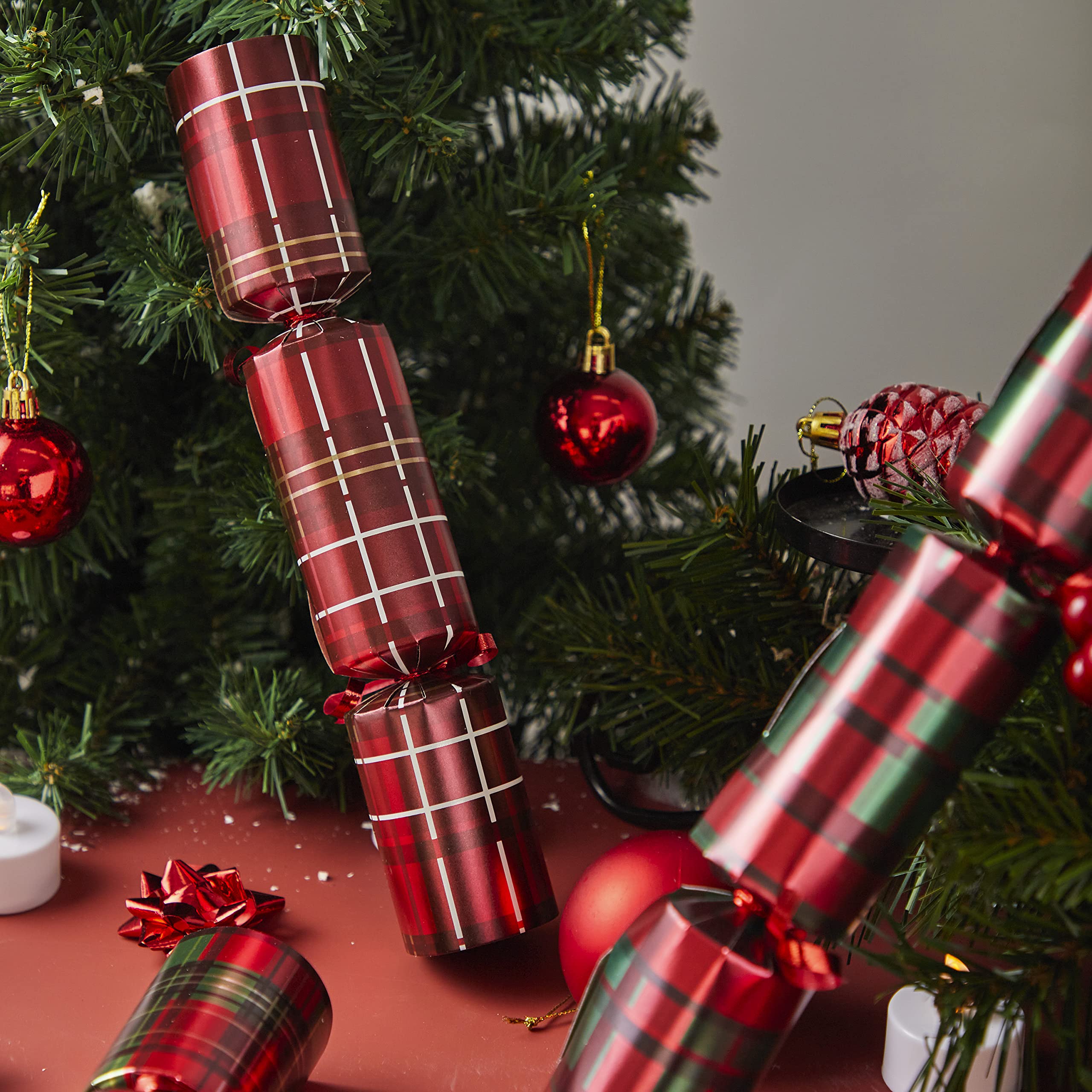 JOYIN no-snap table favors ideal for Christmas party setups.