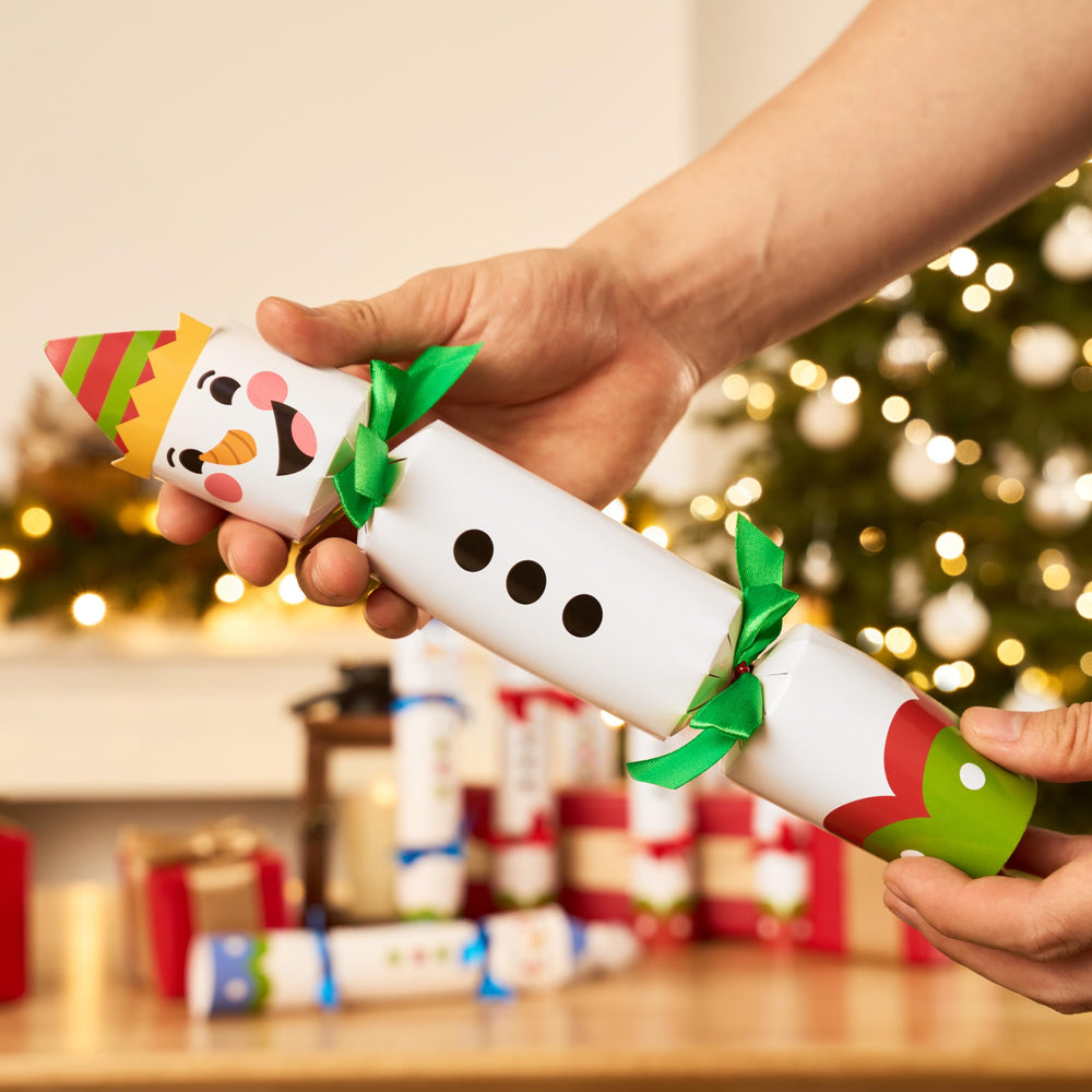 JOYIN family-fun Christmas dinner with interactive party favors.