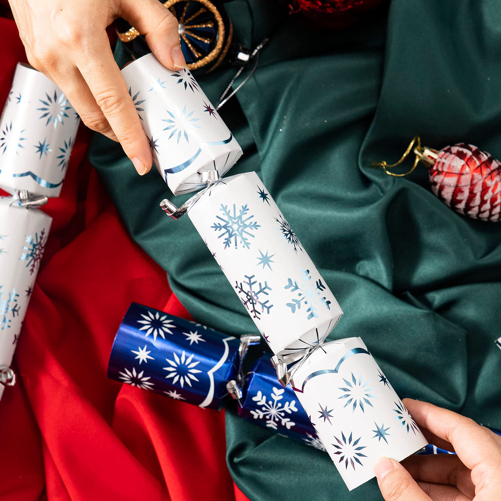 JOYIN JOYN eight-piece set with varied snowflake designs for party spread