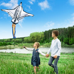 JOYIN Spaceship Kite includes 80 m string for impressive control and distance.