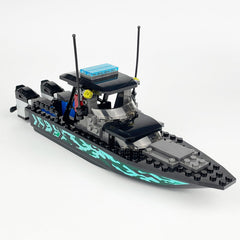 JQARCH City Police Speed Boat helps kids build leadership and storytelling skills during pretend play.