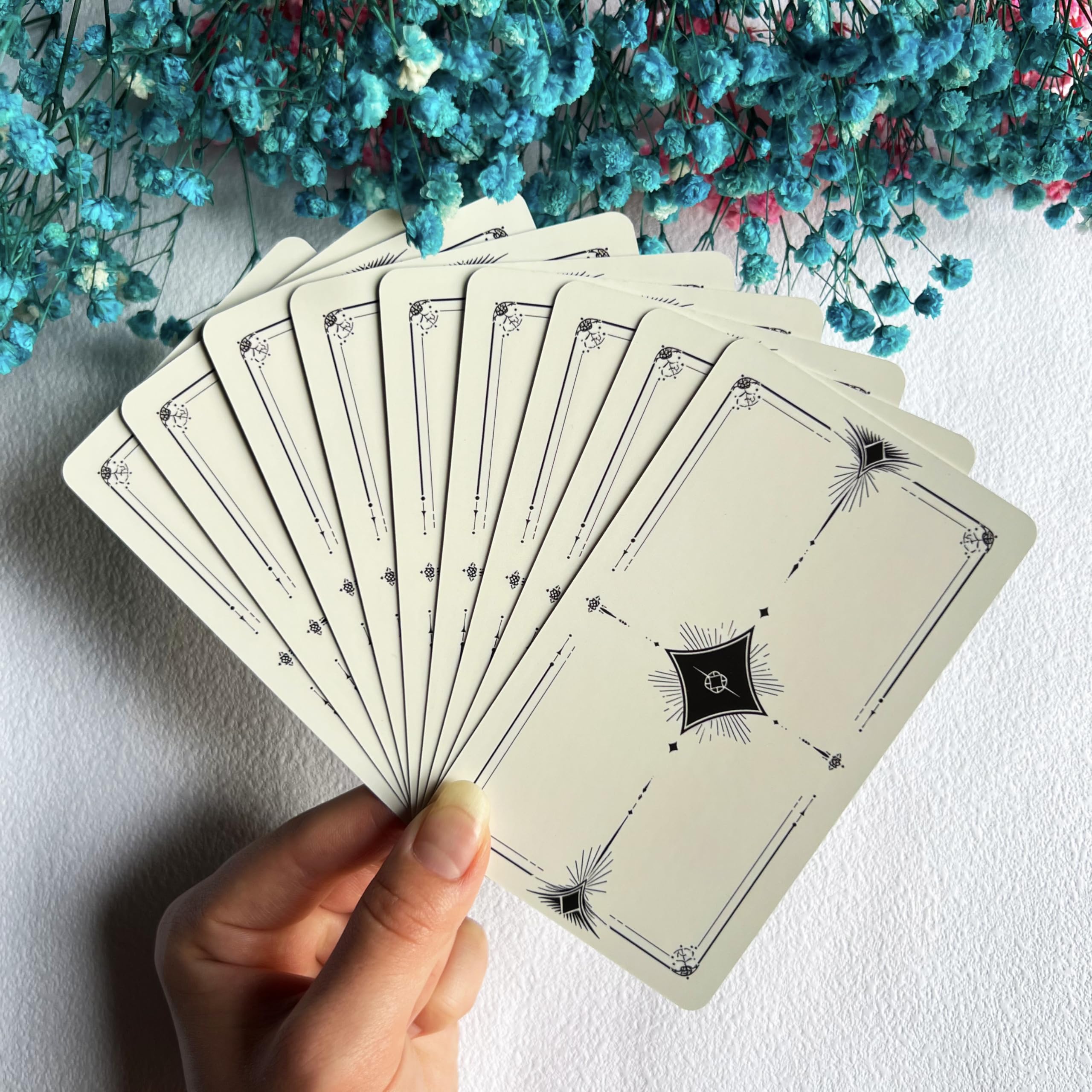 Jrskvaro Daydream 400gsm stock offers durable, tactile cards for daily use.