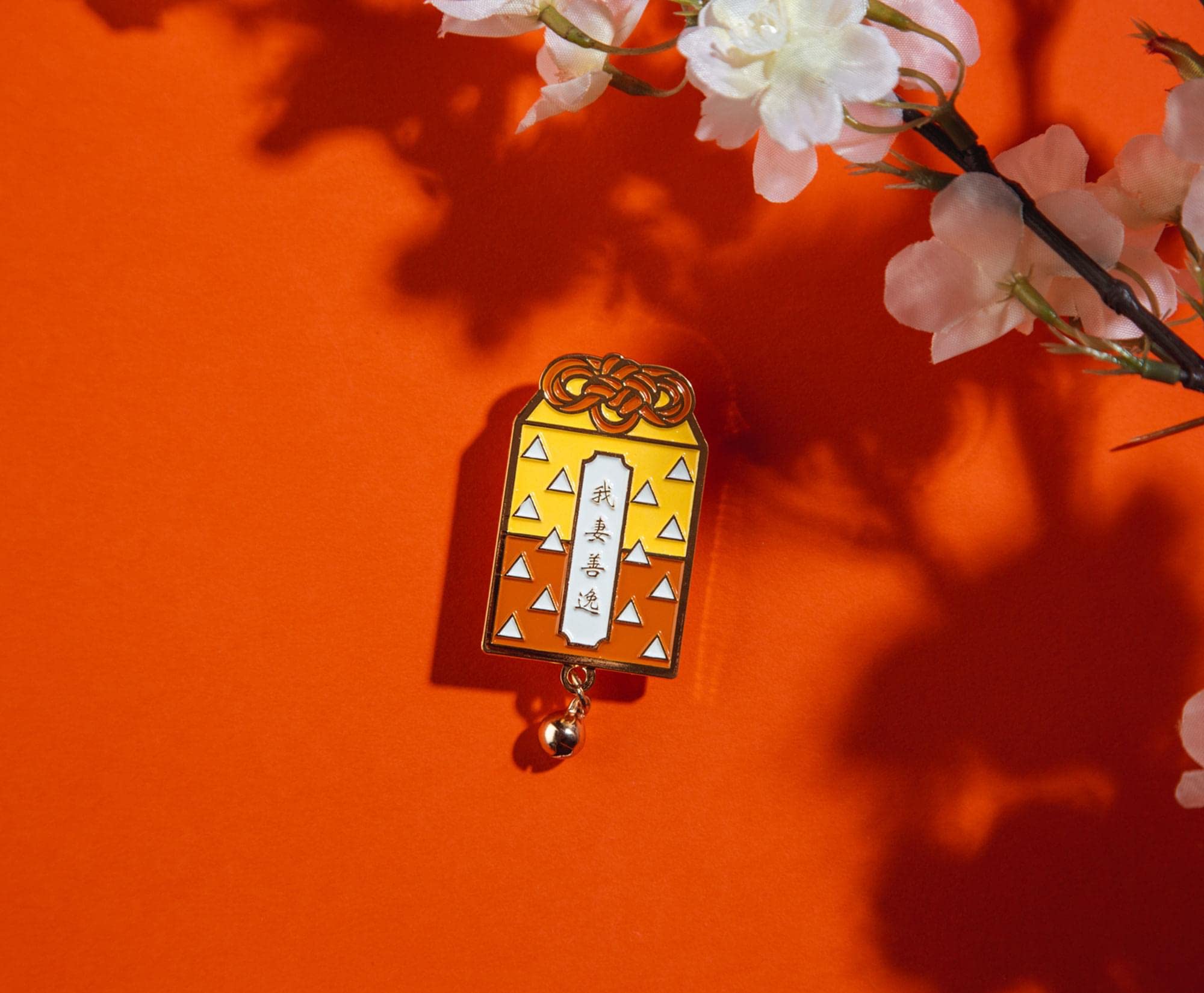 JUST FUNKY Zenitsu keychain complements daily carry with a thunder-inspired design.