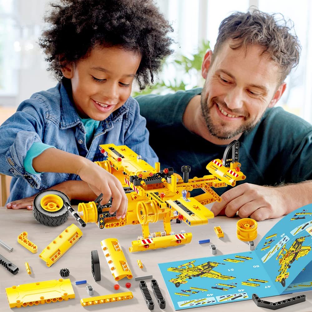 Jyusmile parent-child bonding during assemble-and-learn sessions with Jyusmile kit.
