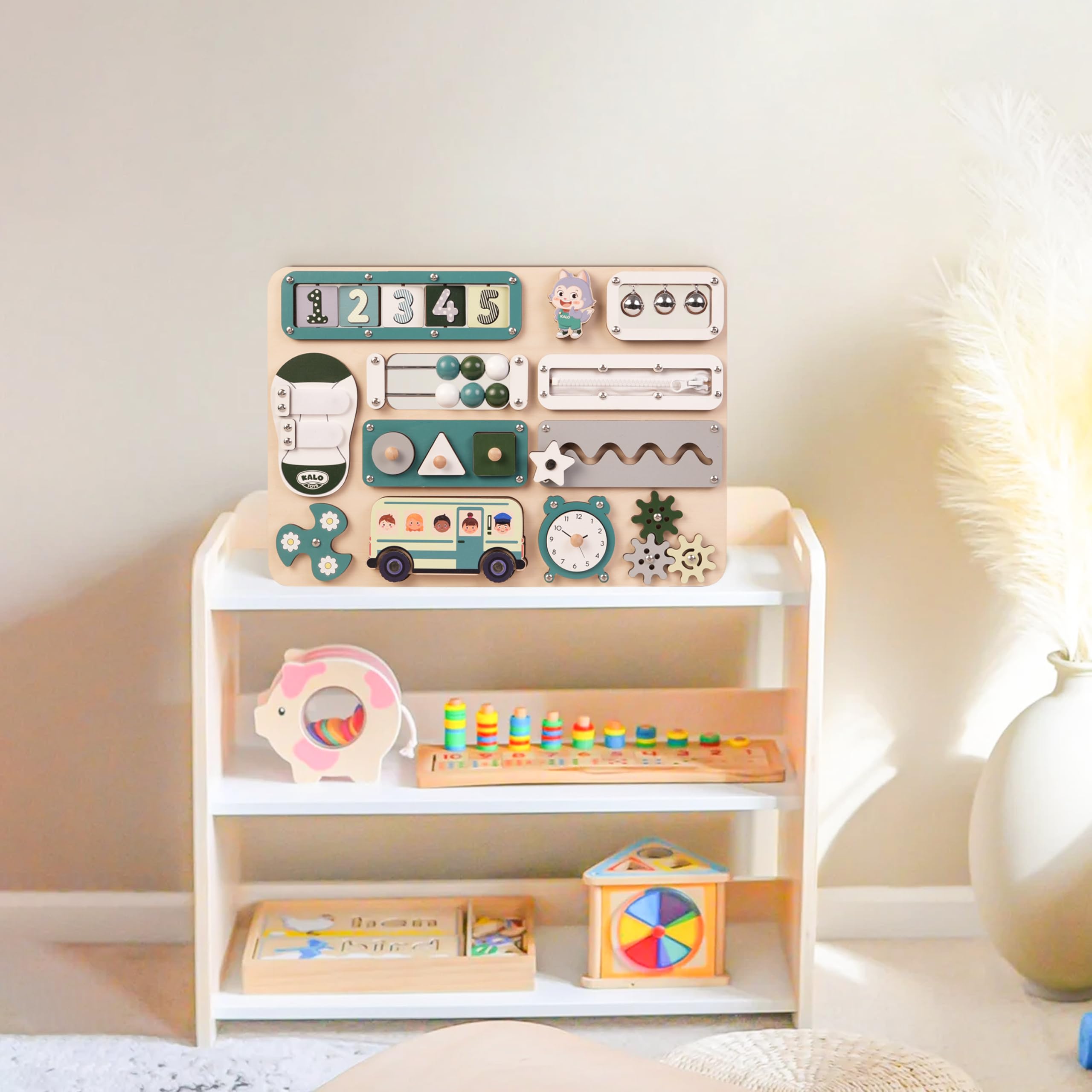 KALOTOYS Child-friendly playtime snippets show engaging, mess-free learning moments.