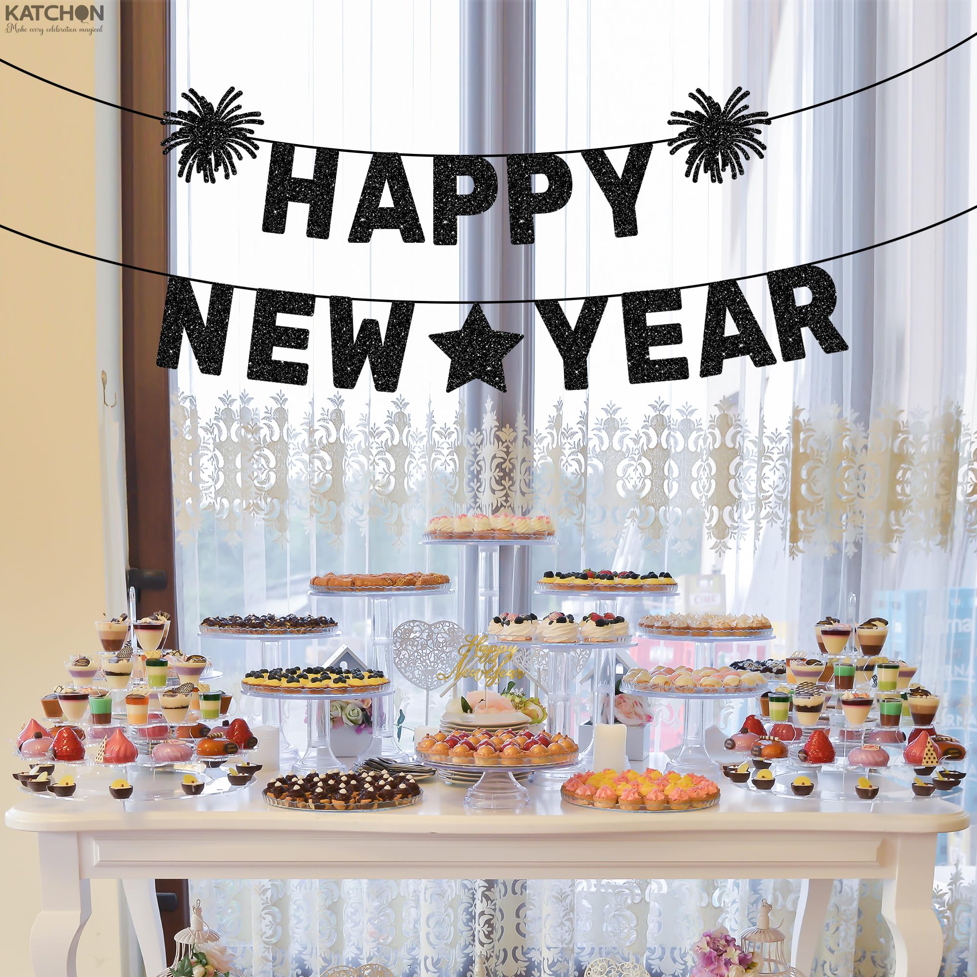 Versatile backdrop for NYE decor in black glitter finish