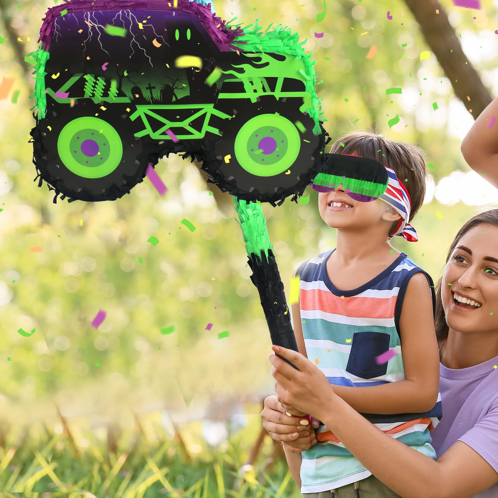 Kedaijin pinata bat and confetti set ready for a traditional smash.