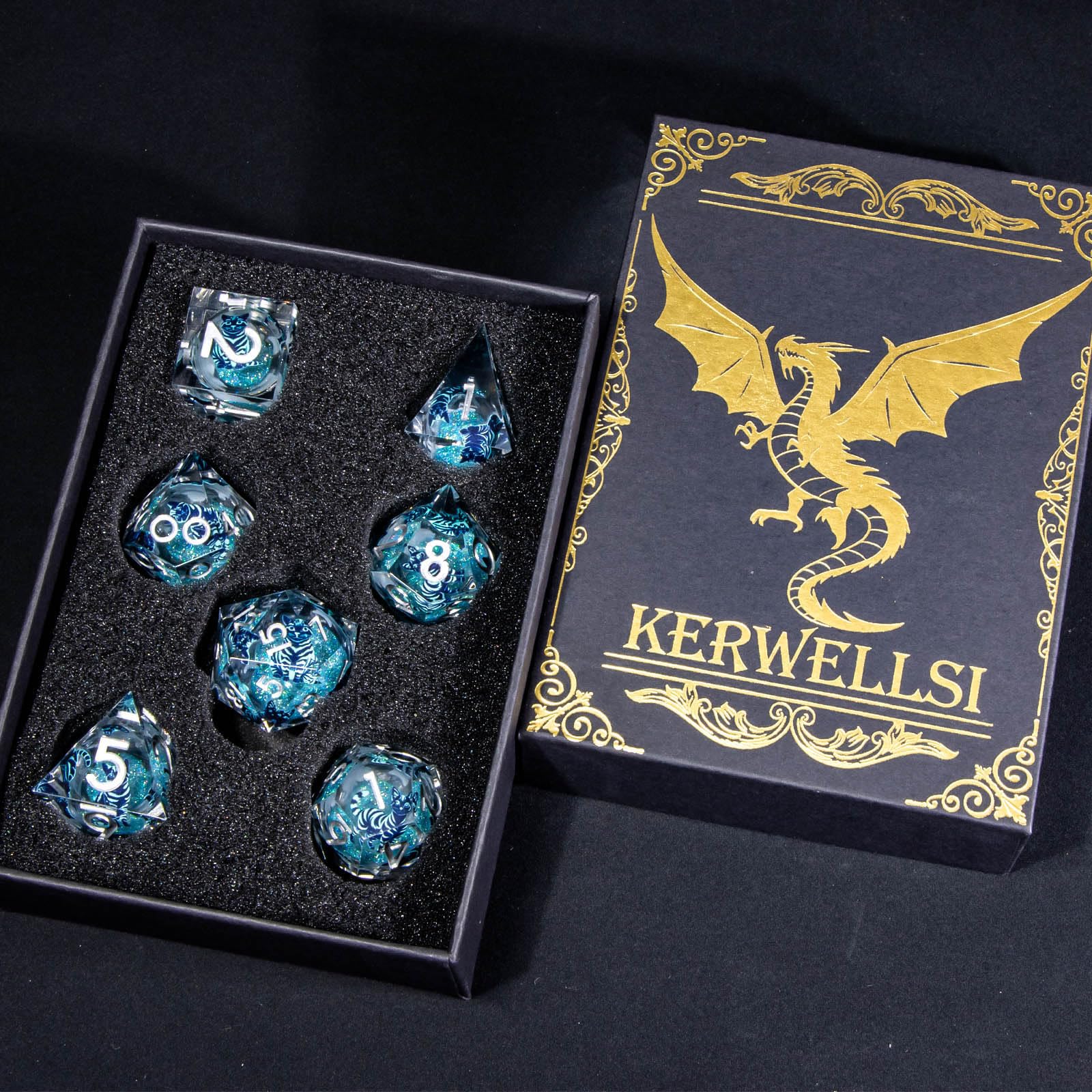 KERWELLSI blue d4 dice, cat motif and clear visibility for quick decisions