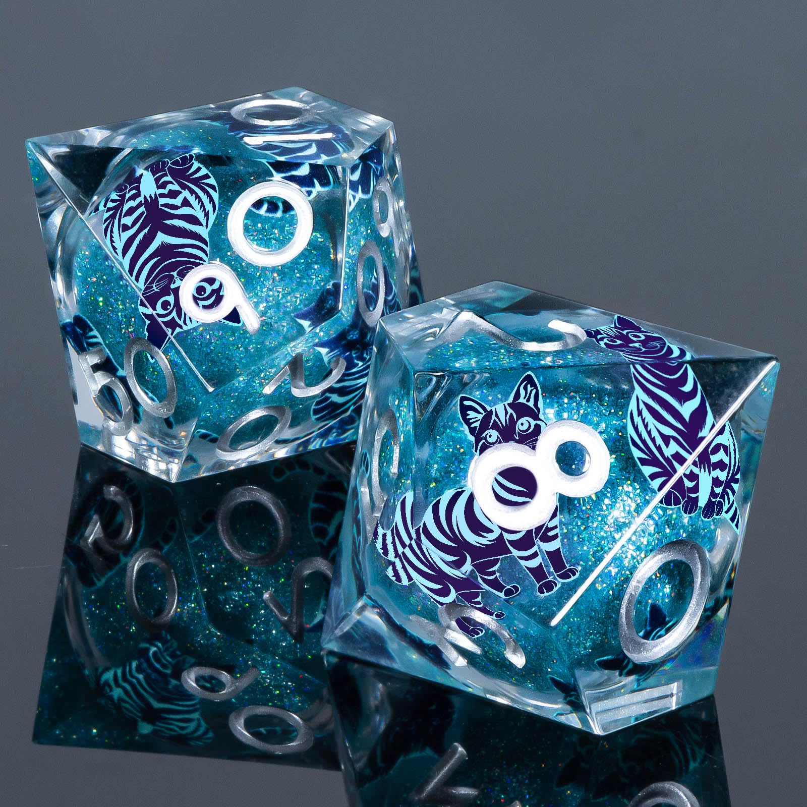 KERWELLSI gift-boxed cat liquid-core dice set ready for gifting and display