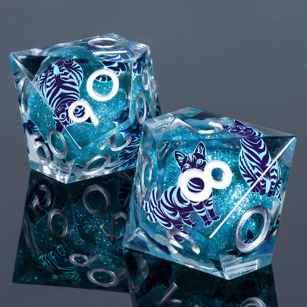 KERWELLSI gift-boxed cat liquid-core dice set ready for gifting and display