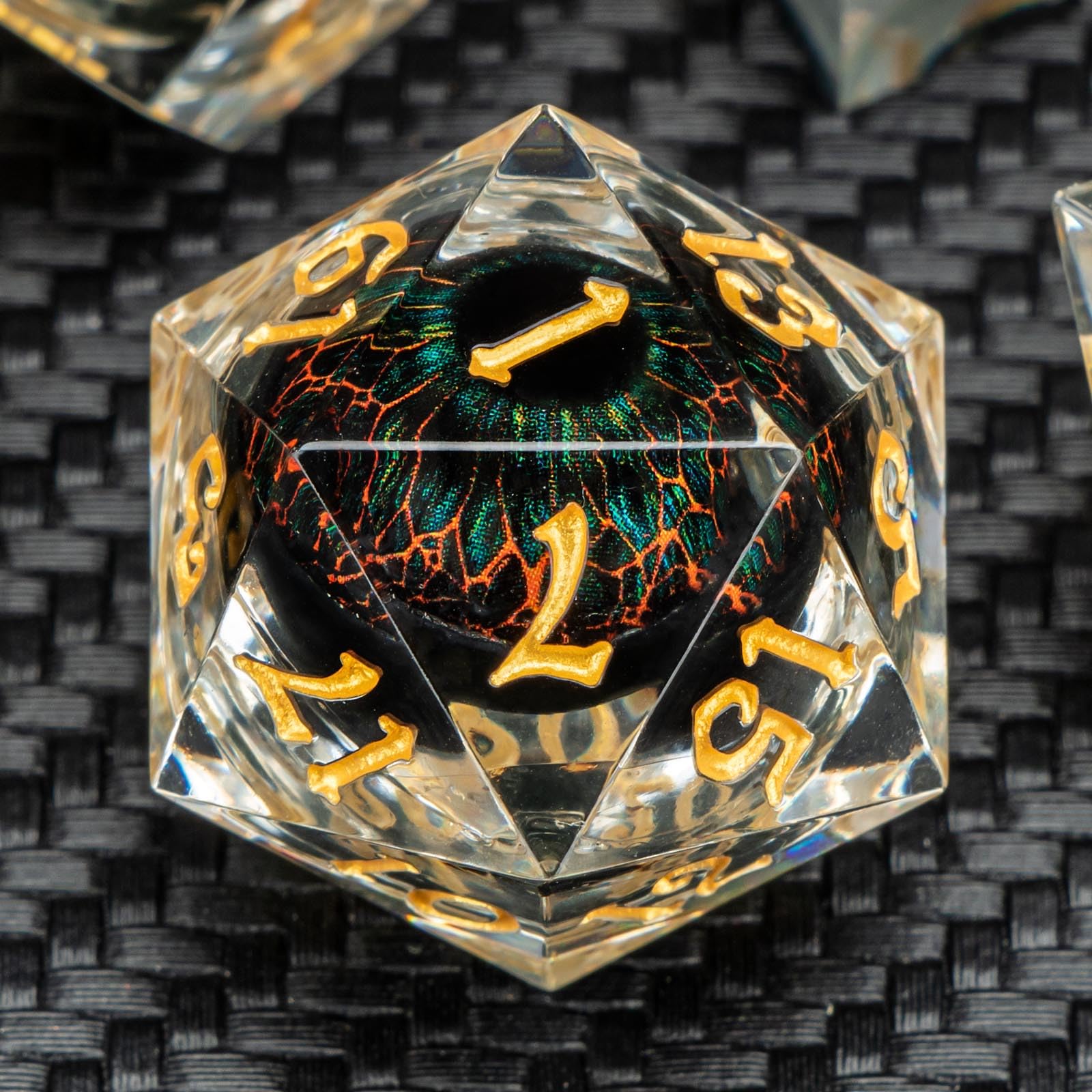 KERWELLSI d20 edge detail emphasizes sharp, readable faces