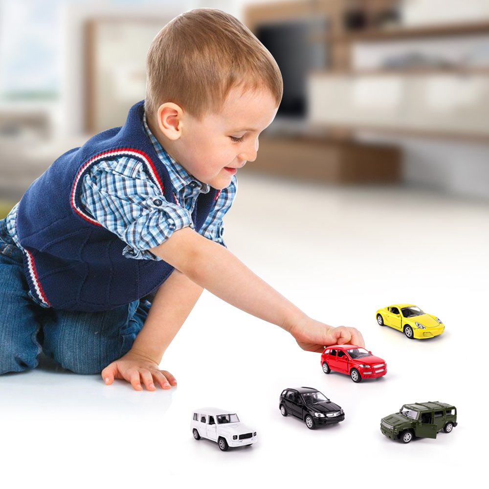 KIDAMI rubber wheels protect floors during easy push and pull.