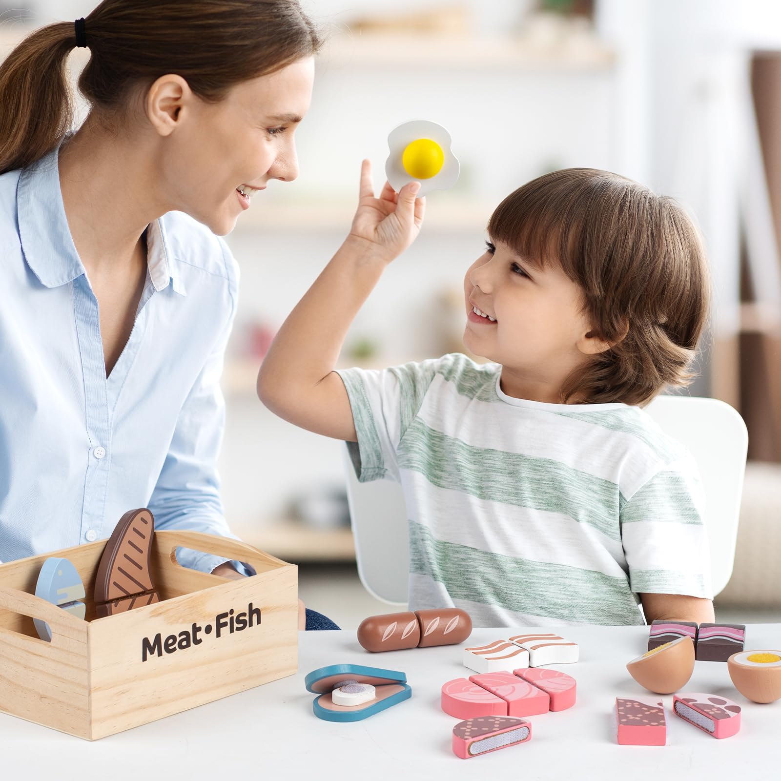 Kienvy hot dog wooden play food for quick pretend meals and colorful play.