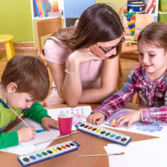 Kiggos mini watercolor set as party favors for kids' celebrations.