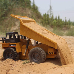 kkny rc dump truck rear view highlights sturdy build for durability