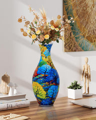 KOSTBAR vase with fresh flowers shows water compatibility and vibrant display