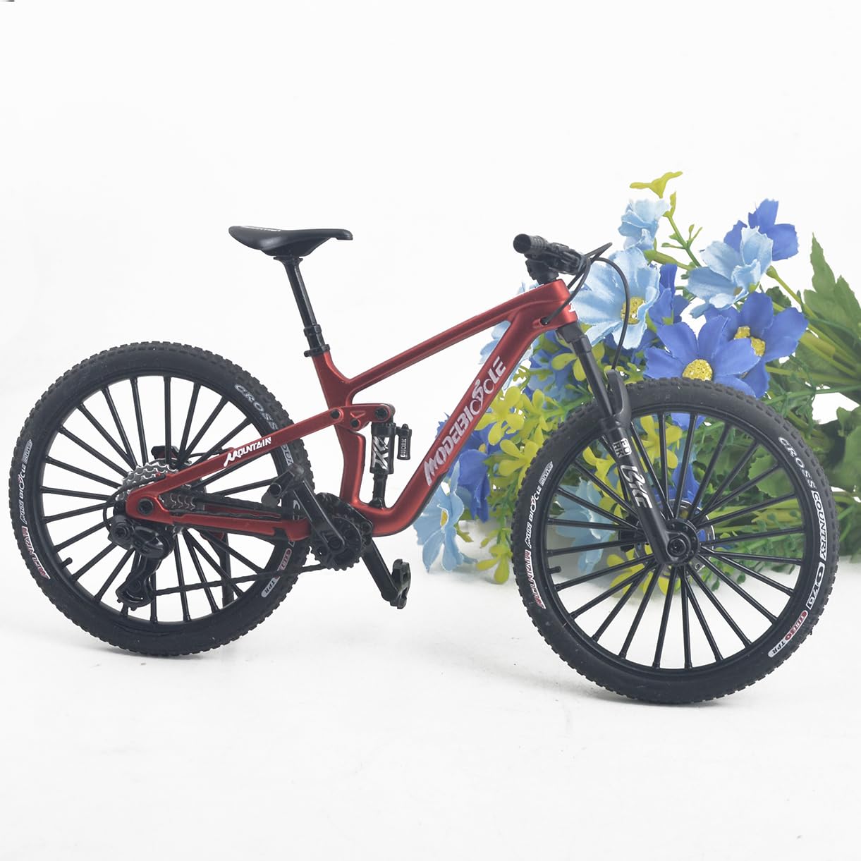 Kuasting 1:8 scale mountain bike model, red color highlight, eye-catching decor for bike lovers.