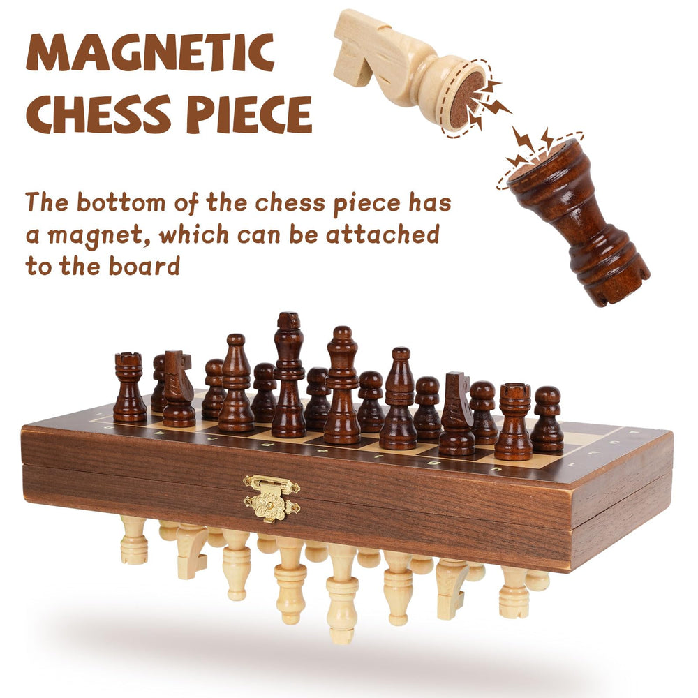 Kvintes chess set includes two extra queens for versatility