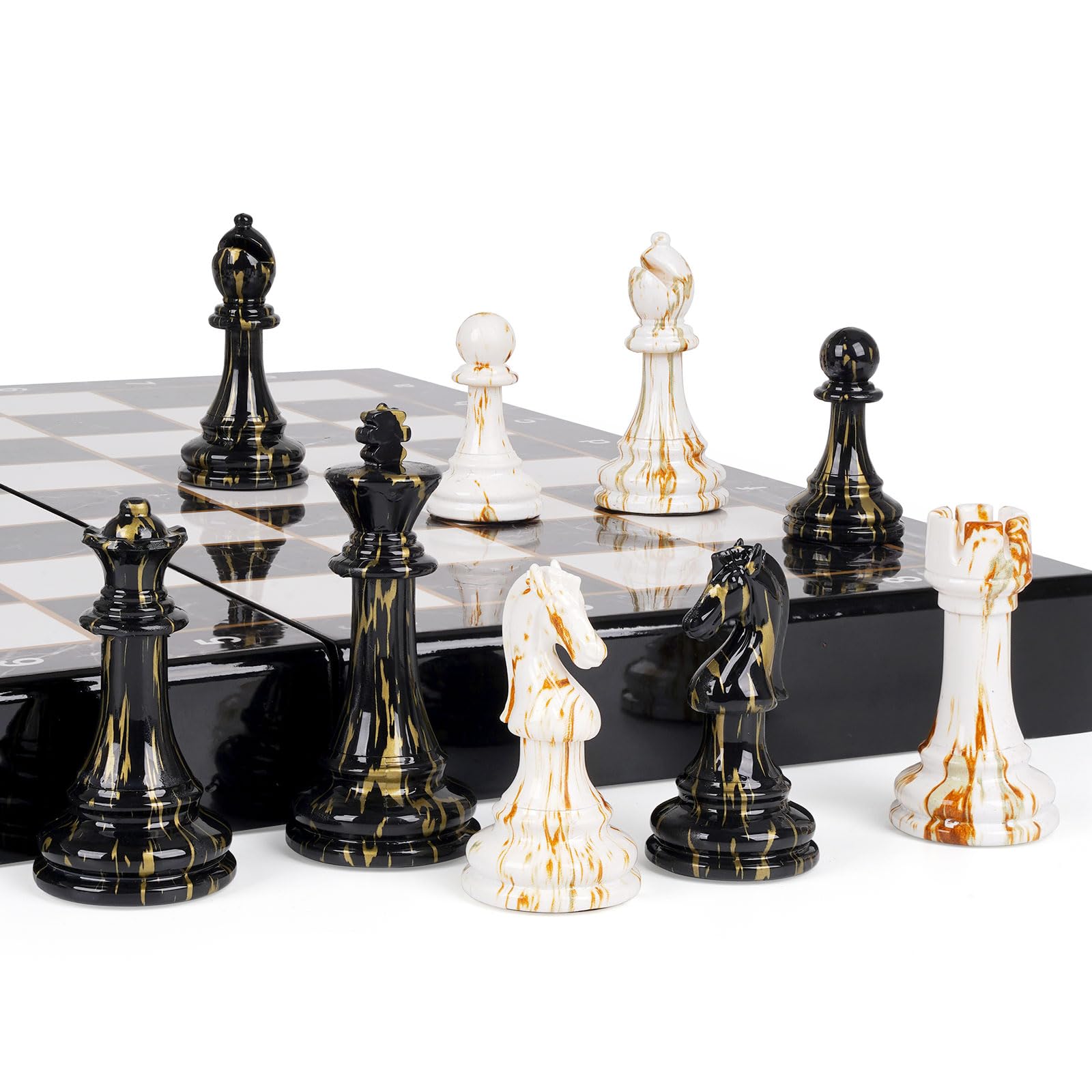 Kvintes protective leather base guards the board during play.